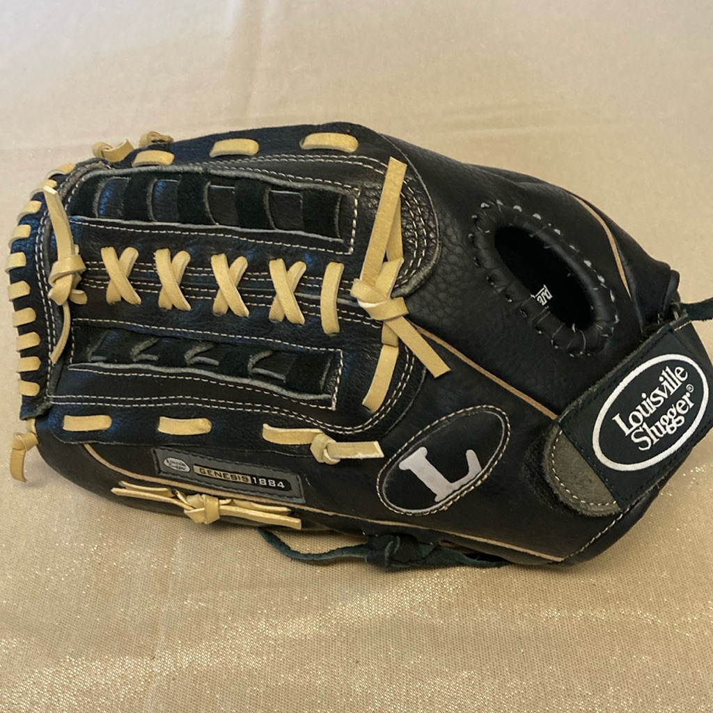 New Louisville Slugger Lefty Glove New Louisville Slugger Lefty Glove